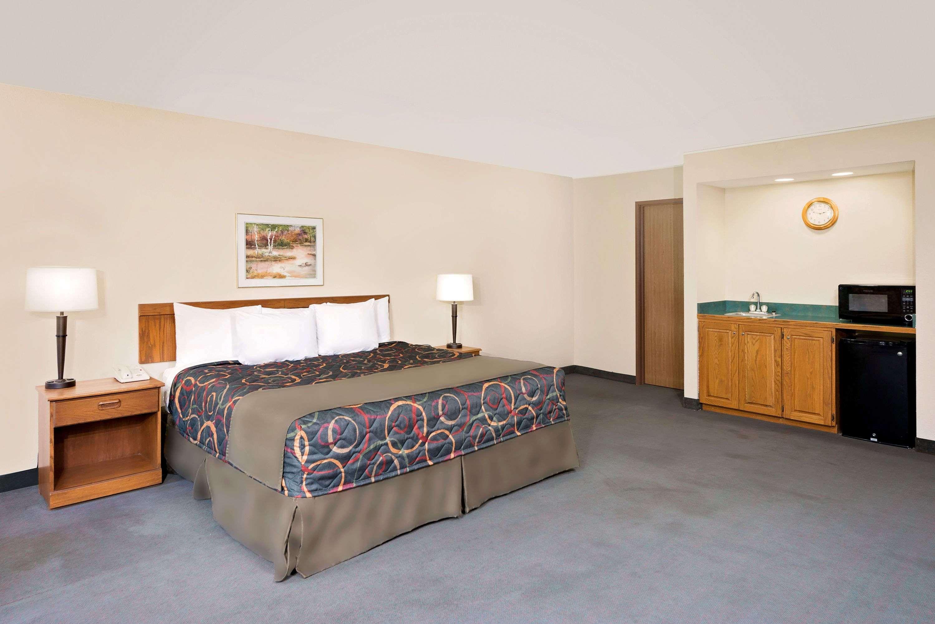 Days Inn By Wyndham Boonville Extérieur photo