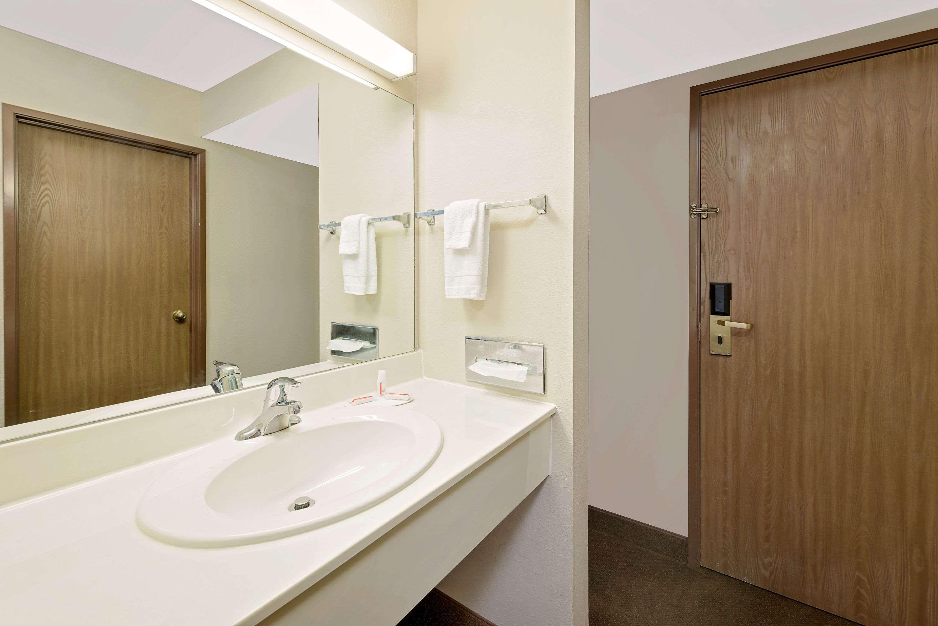 Days Inn By Wyndham Boonville Extérieur photo